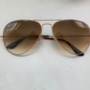 Ray ban classic gold aviators